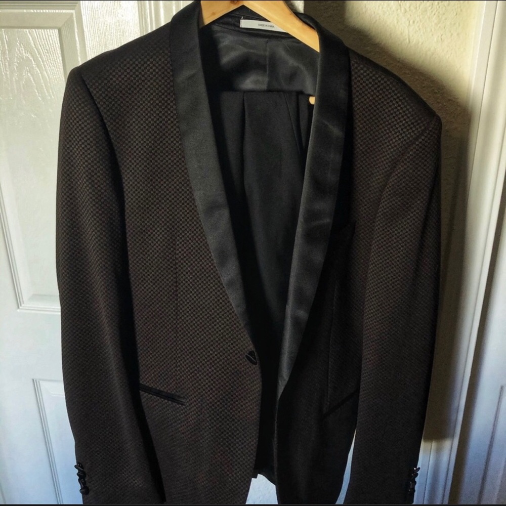 Modern Shawl-Collar Tuxedo Jacket